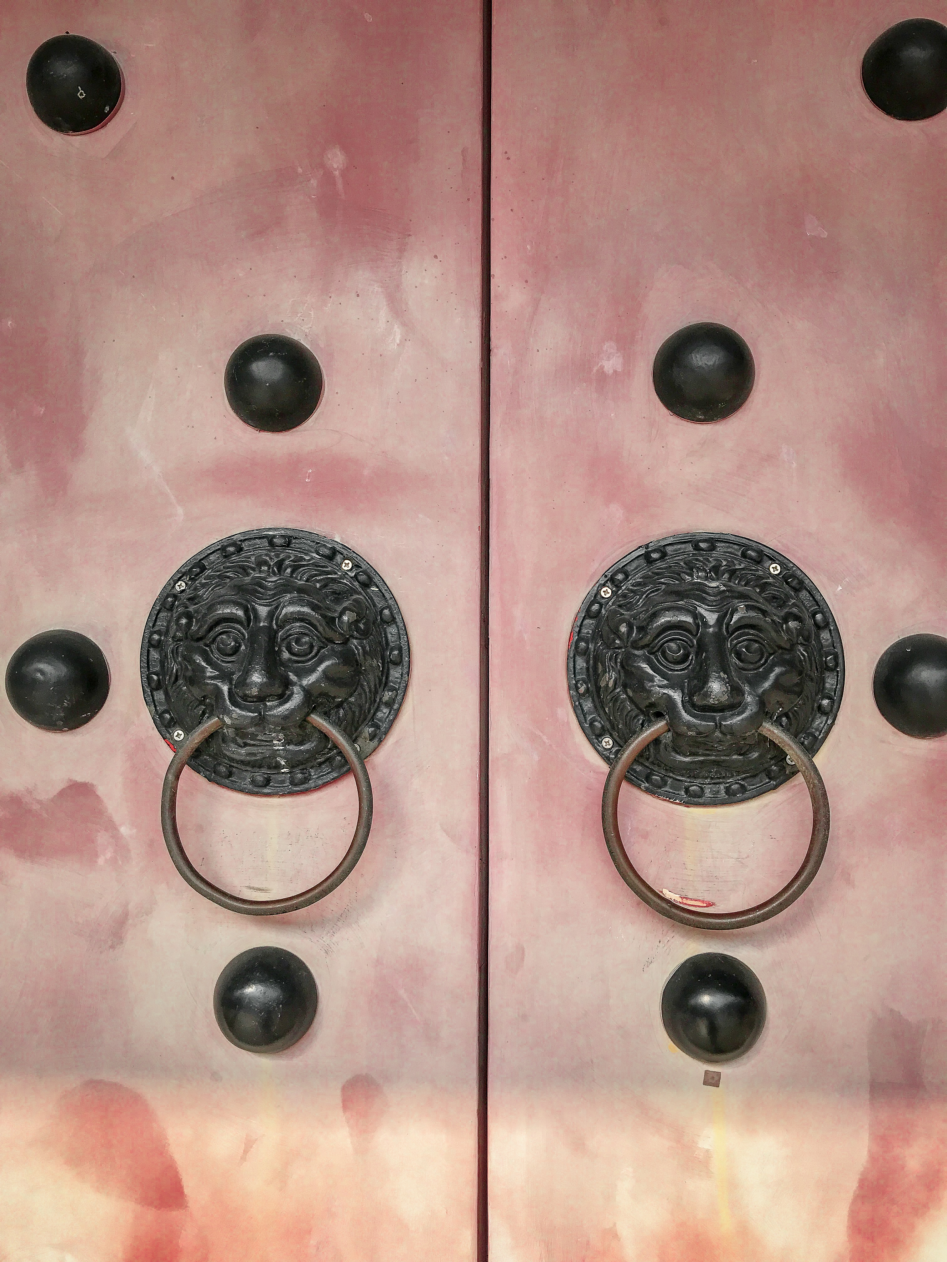 day trip in Taiwan doorknocker like this lion lucky