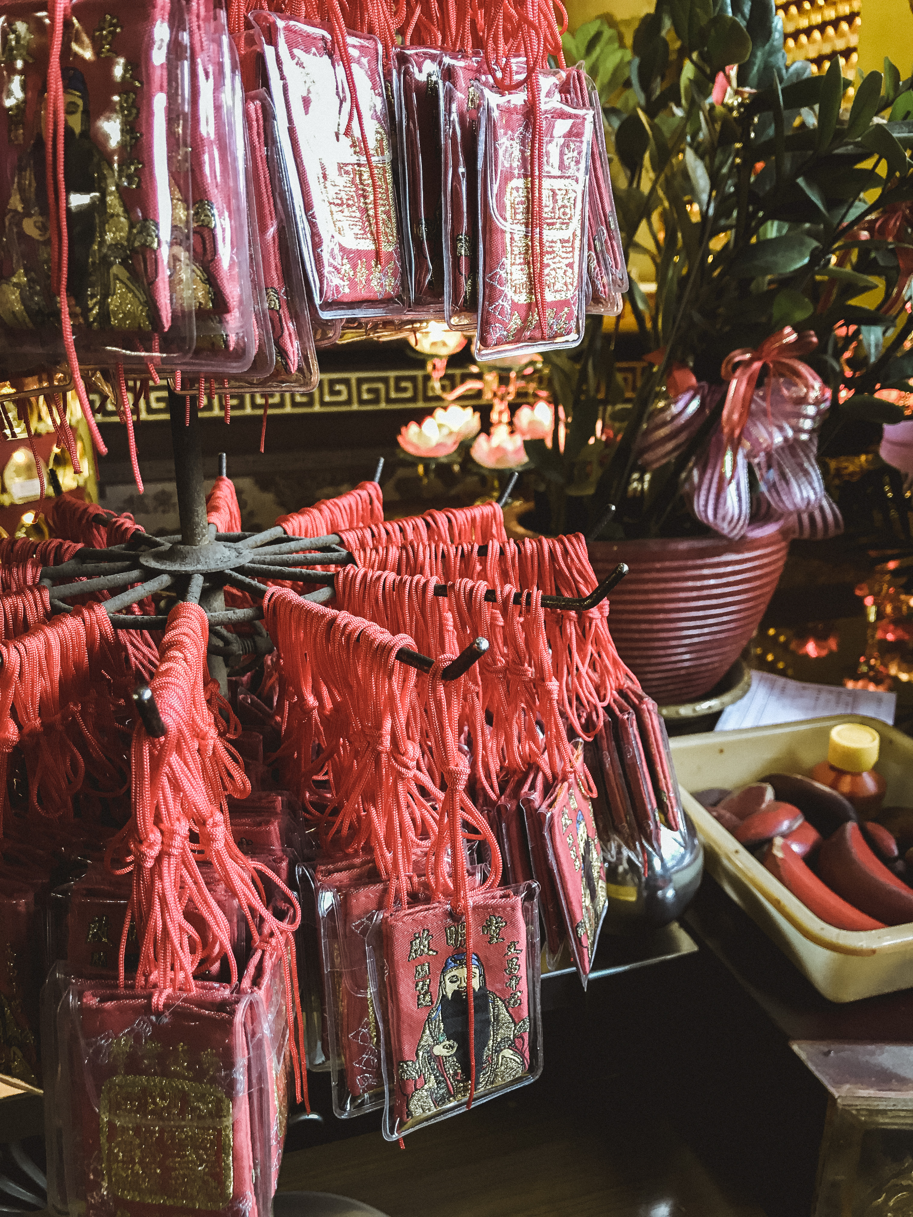 Taiwan worshipping in Qimingtang (Qiming temple) 啟明堂