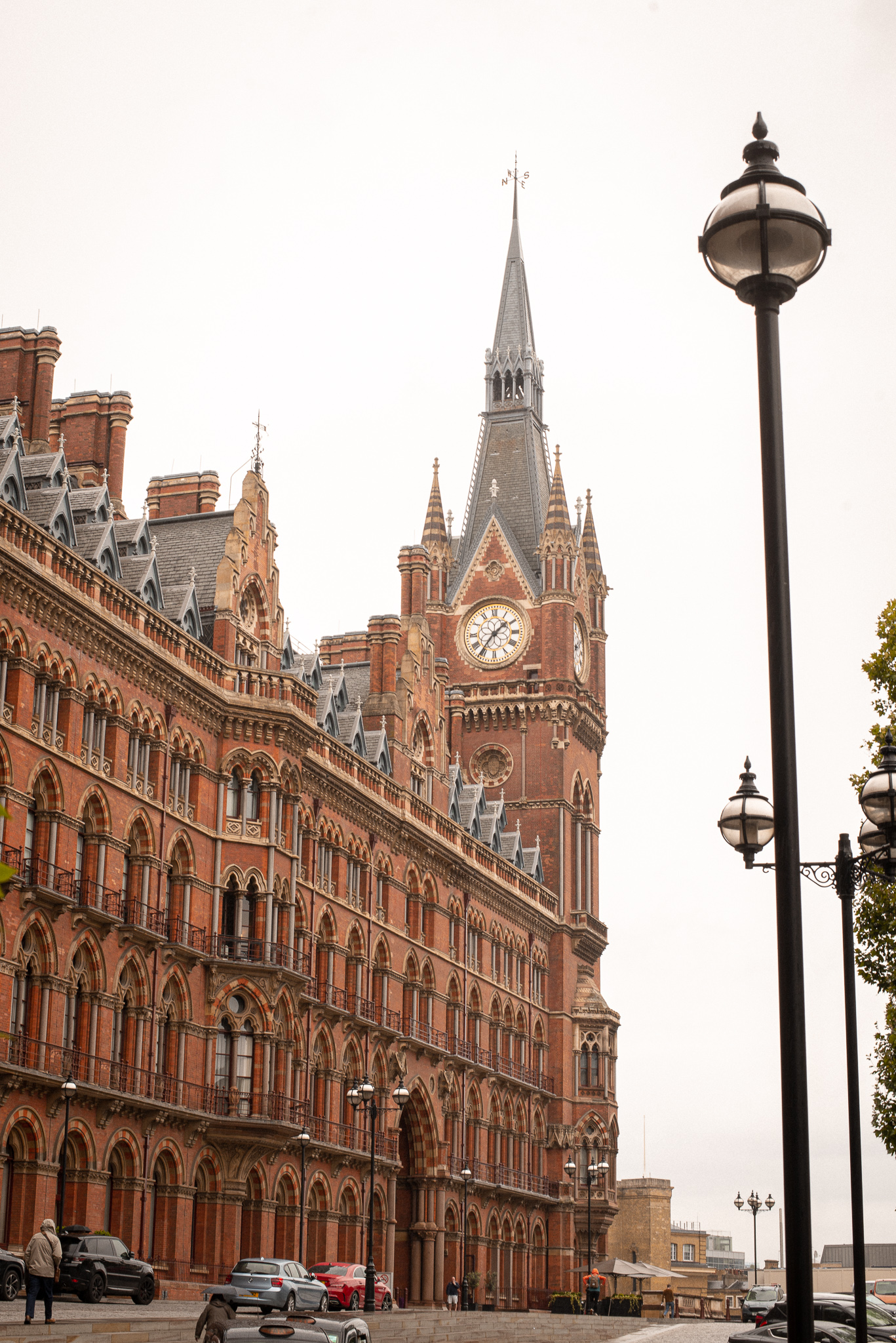 behinds British library architecture 