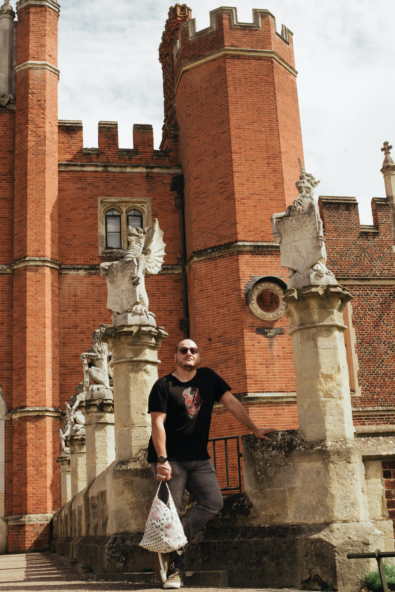 Hampton court palace Henry VIII king's beasts