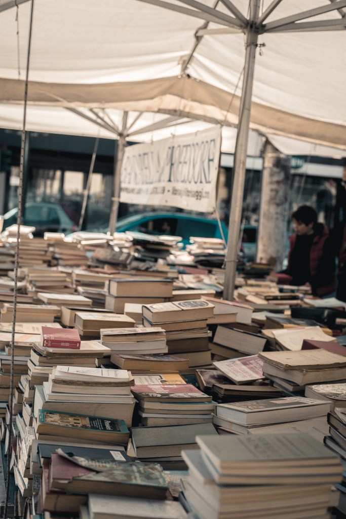 Piazza del Popolo second hand books stand