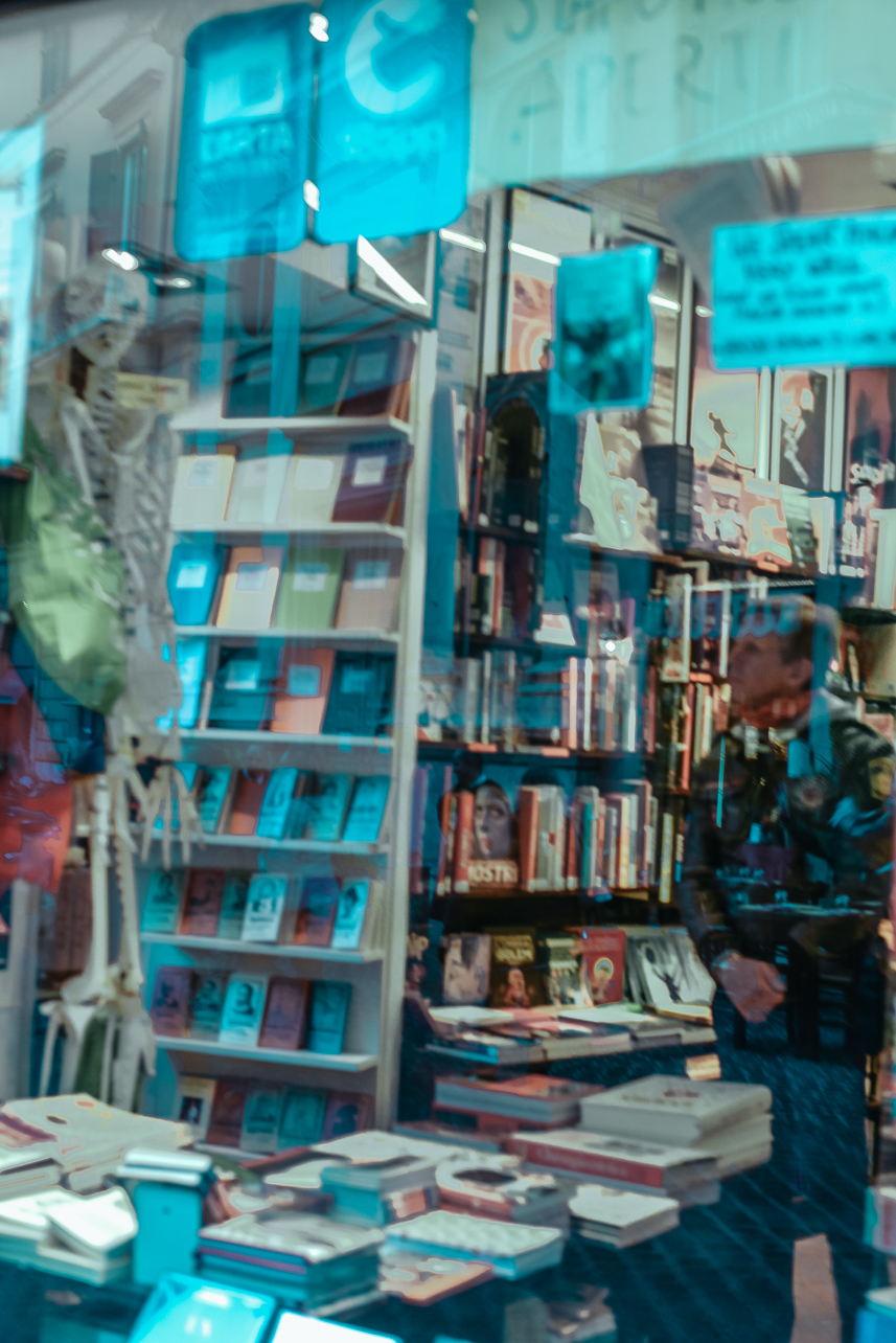 Bookstore recommend Rome Altroquando bookstore