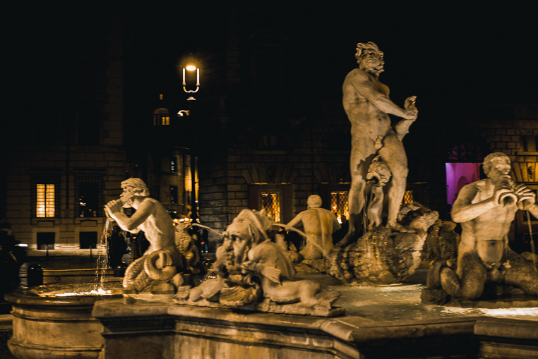 rome plaza night time-most photogenic places in Rome 